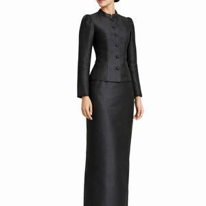green emerald velvet dress Threads and Motifs | Formal Dresses 25 | Embroidered Blouse With  Embroidered Skirt And Embroidered Cape main image 1