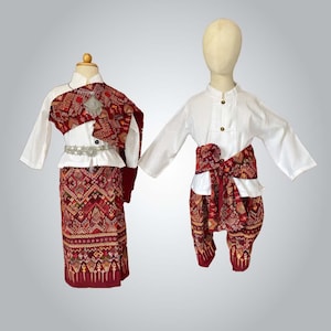 Set di abiti tradizionali tailandesi, laotiani, khmer, costumi nativi, cerimonie religiose, feste buddiste per bambini