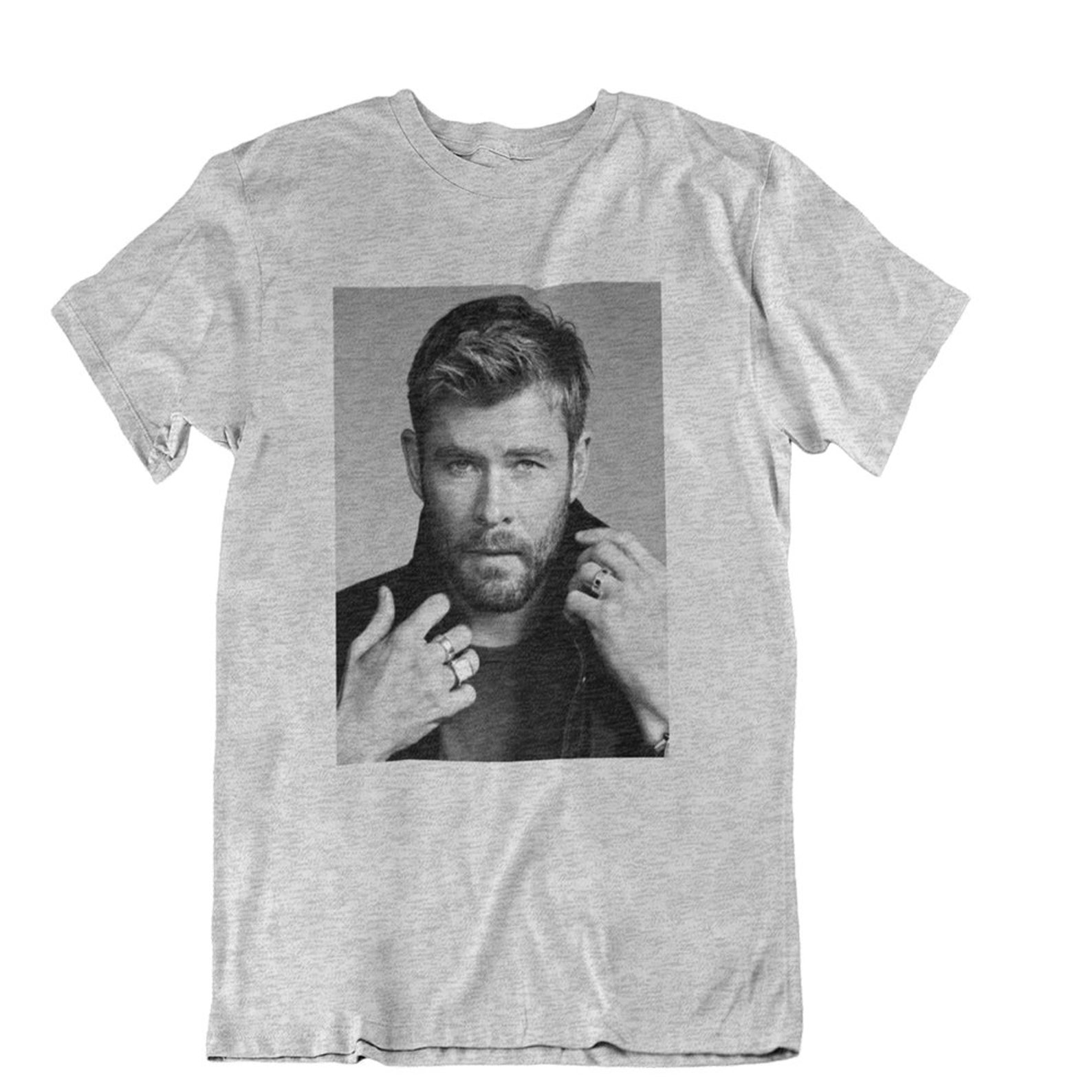 chris hemsworth in t shirt