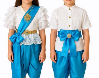Zestaw dziecięcych strojów tradycyjnych w stylu tajskim. Stroje rodzime. Ślubne ceremonie religijne. Święta buddyjskie. Ubrania dla chłopców i dziewcząt.