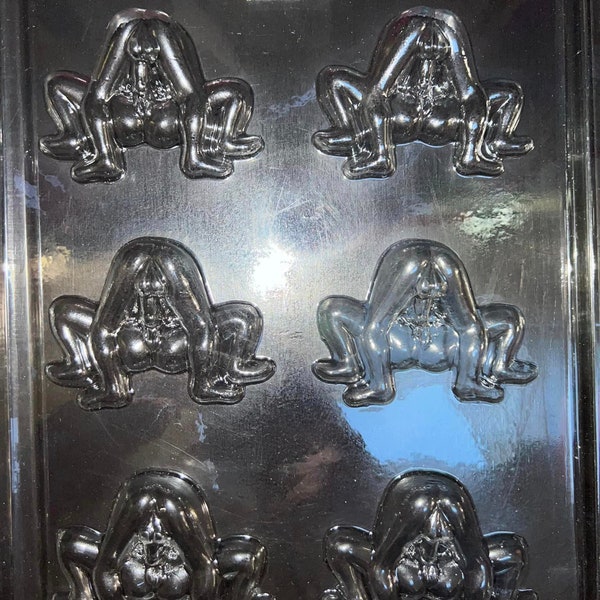 ACTION COUPLE MOLD