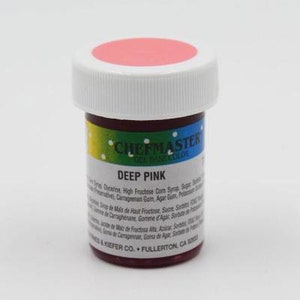 Peut inclure: Un petit pot rond de colorant alimentaire en gel rose foncé avec la marque "Chefmaster" et les mots "Gel Paste Color" imprimés sur l'étiquette. Le pot a un couvercle blanc et un bouchon rose.