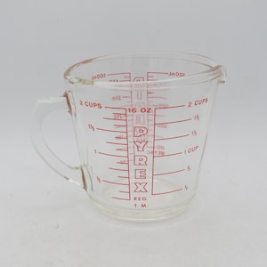 Vintage Pyrex Measuring Cup, 2 Cup, 500 ml, D Handle, Metric Measurements, Standard Measure, Pyrex Glass Measuring Cup