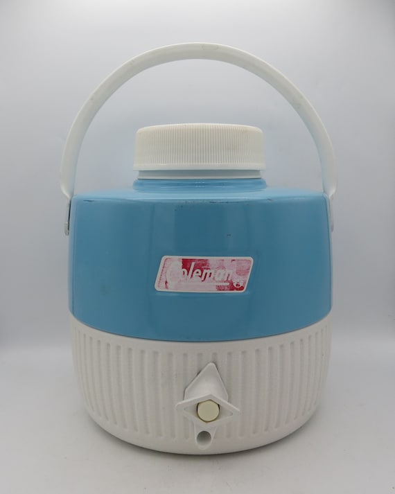 Kyraton Carafe eau de 1.5L avec couvercle et bec verseur, carafe d'eau, pichet à thé glacé, pour
