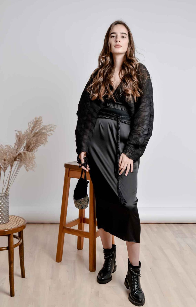 Black midi dress with plunging neckline and high waist / image 2