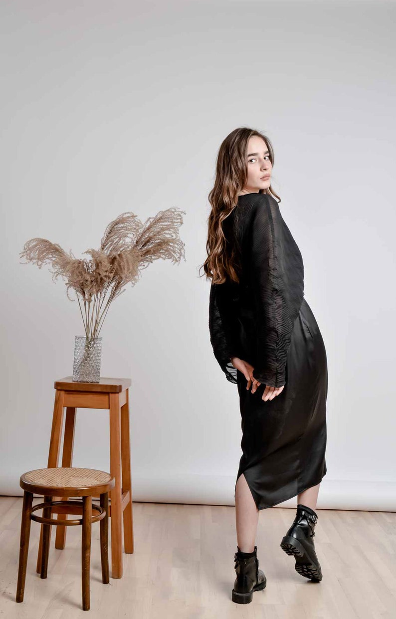 Black midi dress with plunging neckline and high waist / image 6