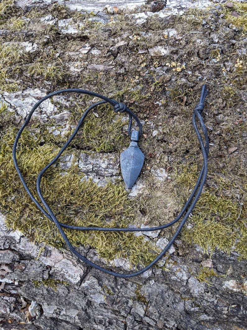 Arrow head pendant