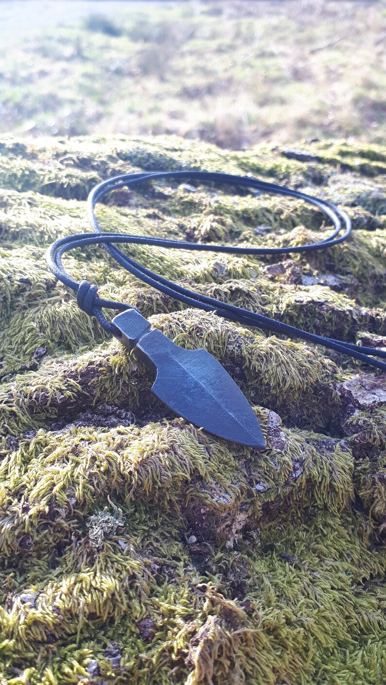 Arrow head pendant