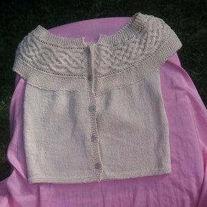 refined cotton and linen ecru top for summer after Drops design