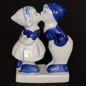 Vintage delft style boy & girl kissing small figurine blue and white porcelain knick knack