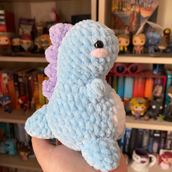 Peluche amigurumi dinosaure