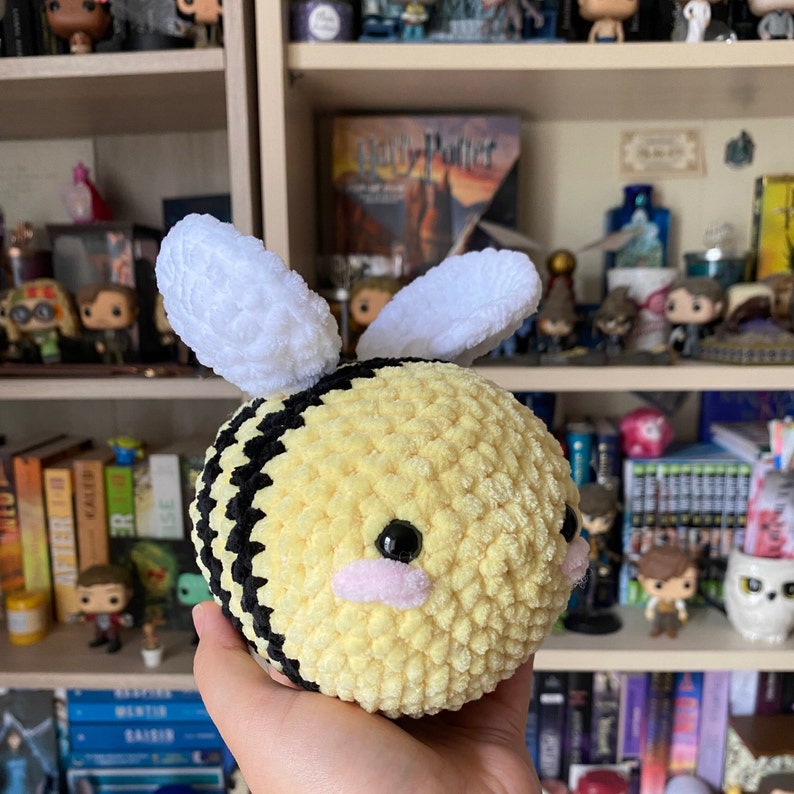 Amigurumi bee plush toy Grande -jaune pastel