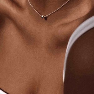 Collar de burbujas de plata, collar de burbujas con dijes, collar de puntos delicados, collar con colgante, collar de una bola, regalo para maestros, collar en capas