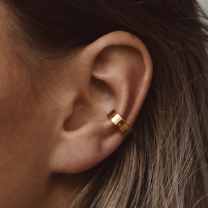Bijou d'oreille plat doré, Bijou minimaliste en or, Boucles d'oreilles plaquées or 24 carats, Huggie d'oreille fait main, Bijoux minimalistes, Wrap d'oreille en or élégant