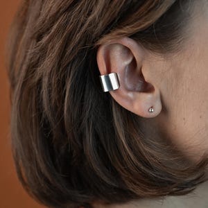 Boucles d'oreilles plates audacieuses, boucles d'oreilles manchette, larges boucles d'oreilles, boucle d'oreille hélice, manchette portefeuille, boucles d'oreilles délicates en argent sterling