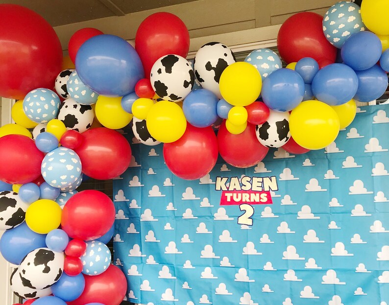 Toy Story DIY balloon garland