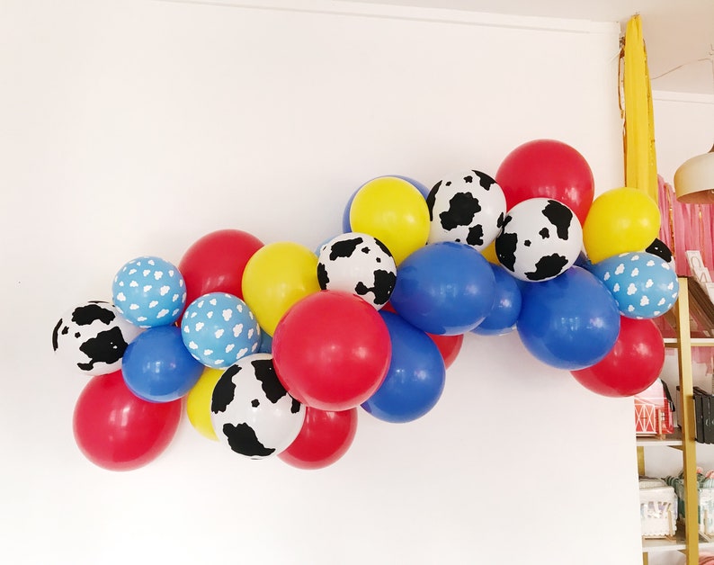 Toy Story DIY balloon garland
