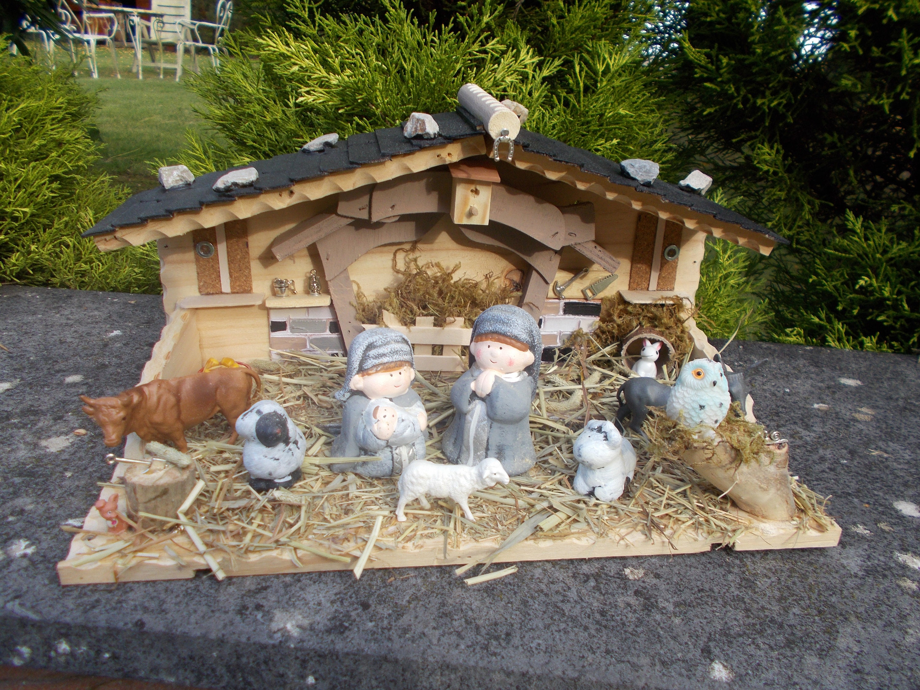 Sapin lumineux Led avec personnages crèche de Noël en bois ciselé