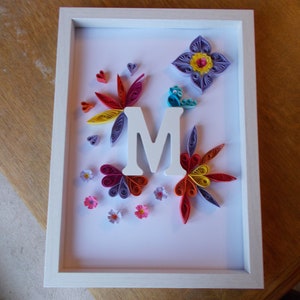 Cornice dell'alfabeto in quilling: Lettera M