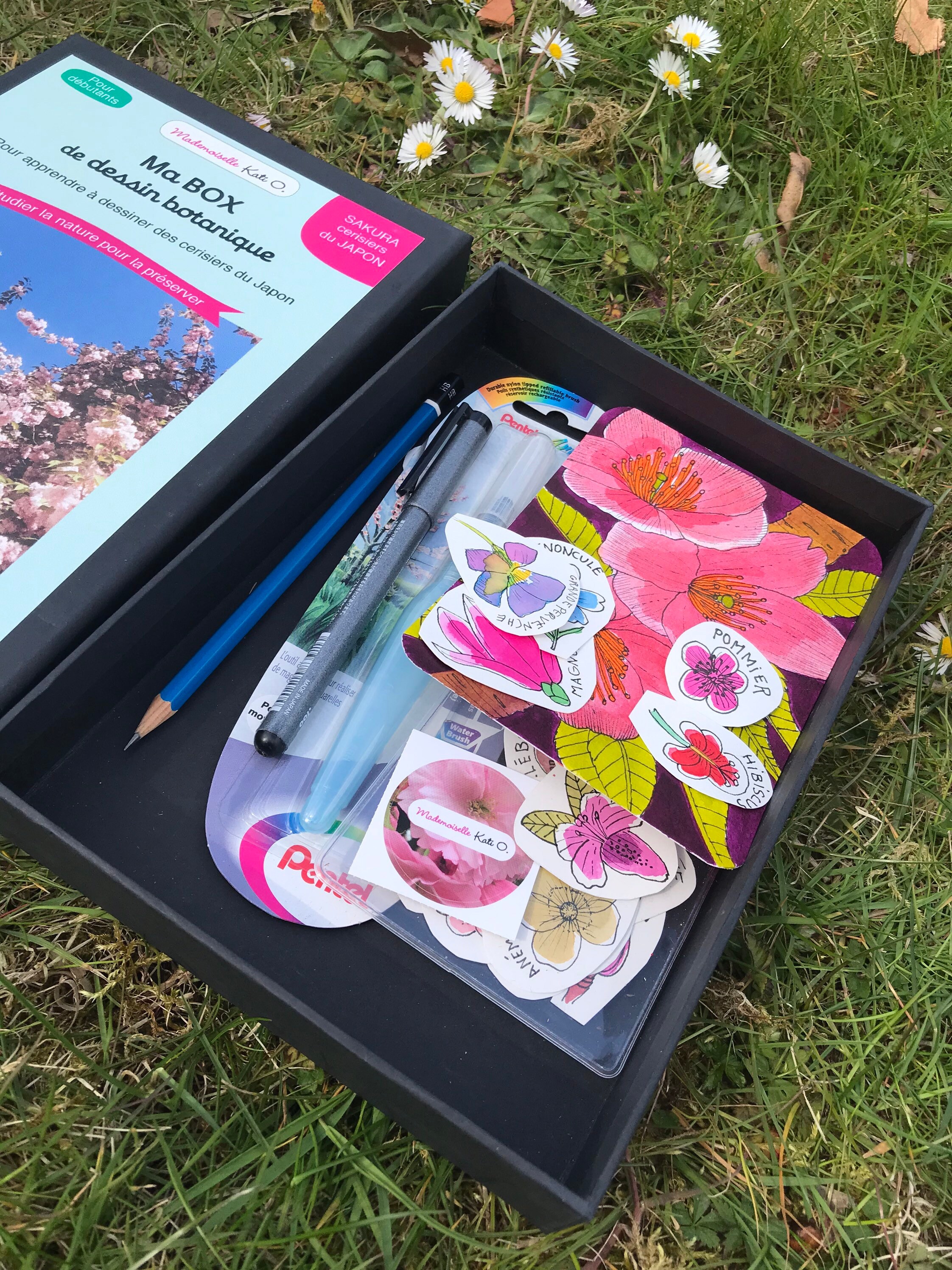 Box de Dessin Botanique 6-11 Ans - 1 Carte Modèle Peinte à La Main + en Cadeau Carnet Pinceau Aquare