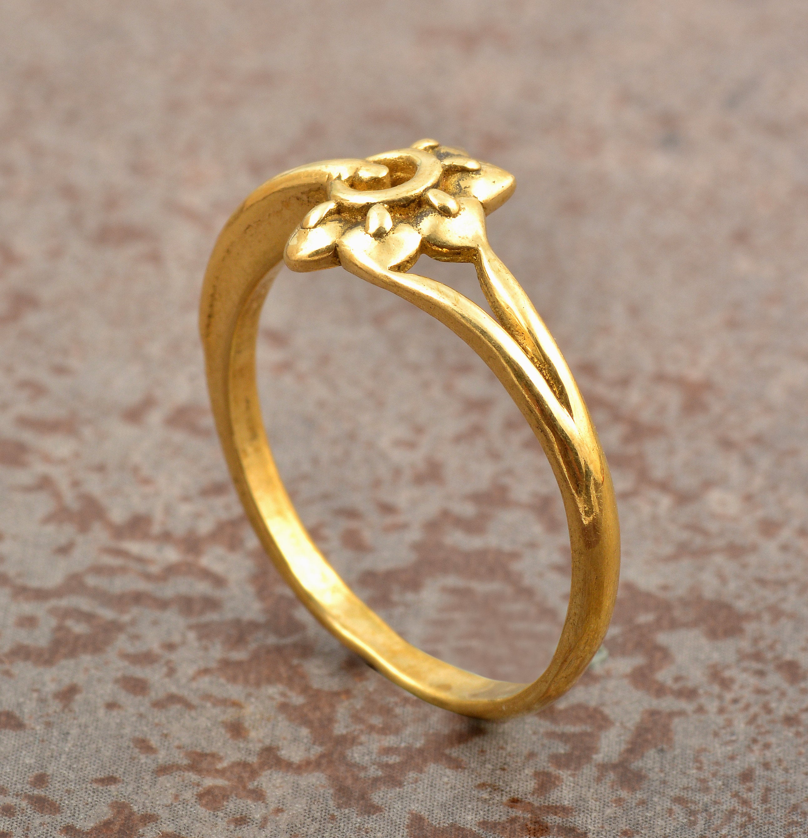 gold ring flower design