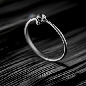 Elegant dödskallering: Gotiska stapelbara smycken i 925 sterlingsilver, jubileumspresent till henne eller honom