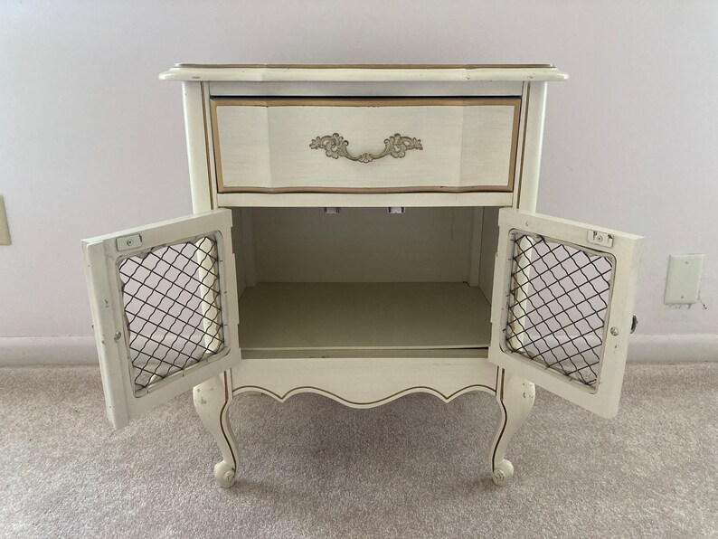 Westinghouse Broyhill French Providential Bedroom Set French Country