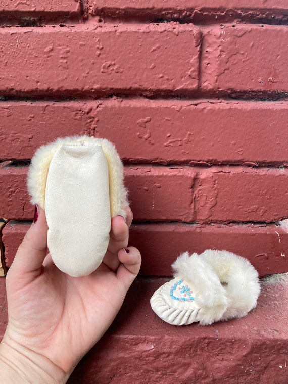 Vintage Baby Moccasins; White Leather Moccasins; … - image 2