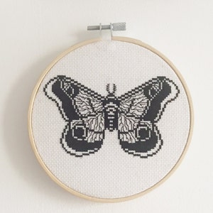 Cross Stitching pattern Moth Fig. 01