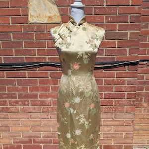 Gold cheongsam hotsell