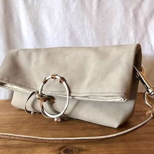 Sac à bandoulière en cuir gris, petit sac à bandoulière gris, sac gris et marron, sac à bandoulière femme décontracté