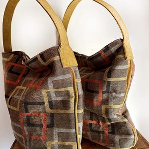 Damentasche aus Stoff mit Vintage-Print kombiniert mit senffarbenem Samt, Tote-Stil für den täglichen Gebrauch