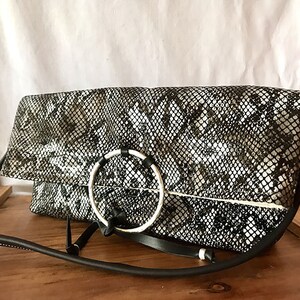 sac noir et blanc, sac à bandoulière en cuir imprimé serpent, sac à bandoulière noir et blanc, sac de fête pour femme