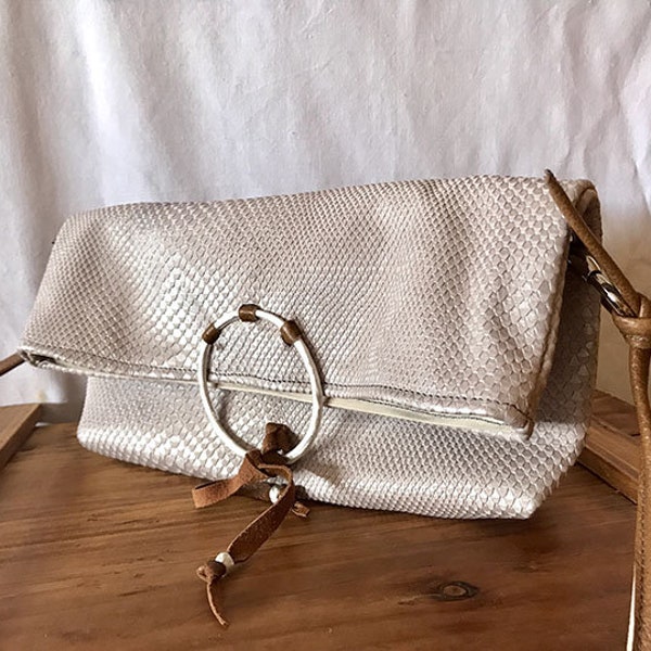 Small soft pink bag, small shoulder bag in knot-colored leather, leather crossbody bag for day to day