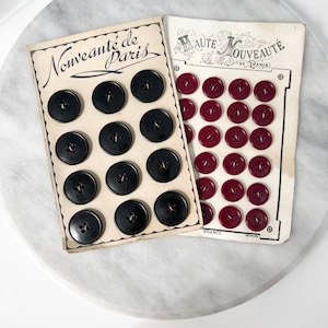 Cartes de visite vintage françaises. Boutons Nouvelleté de Paris. Mode française vintage. Couture éphémère. Éphémères Shadowbox.