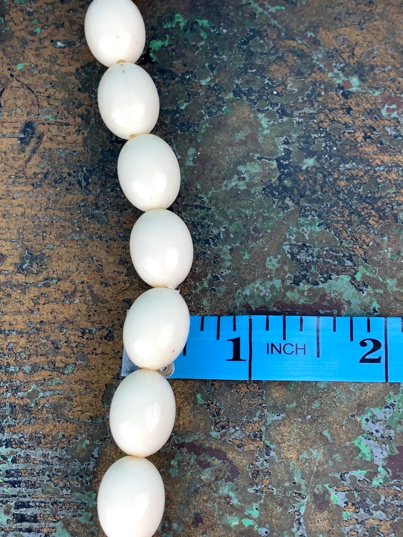 Blue and Cream Beads Valentine Gift Gift for Her Mom Wife Girlfriend Bakelite and Plastic Bead Necklace Vintage