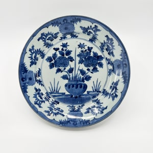 Large Asian Porcelain Plate: Blue and White Floral Decor (12.25&quot; Diameter)