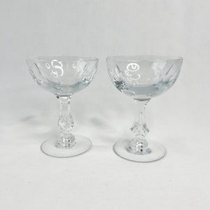 Vintage Paar Tiffin Franziskaner Schnaps Cocktailgläser. Burgunderrotes Muster. MCM Kristall Cocktailgläser. 1960er Jahre Retro Barzubehör.