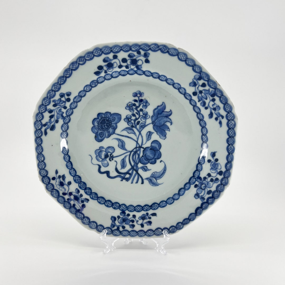 Chinese Porcelain Blue and White Antique Plate. Kangxi Period. Cottagecore. Grandmillenial Style