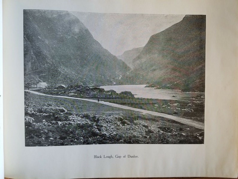 Souvenir of Killarney \u2013 South of Ireland \u2013 Illustrated Booklet with Fold-Out Map \u2013 circa 1890