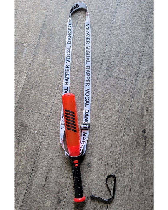 【ロンドン限定】HYBE OFFICIAL LIGHT STICK STRAP Amazon.com : HYBE BTS Official Light Stick SE - MAP of The
