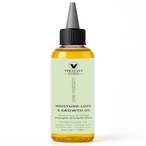 以下が含まれることがあります： Veravana Naturals Moisture-Lock & Growth Oilの透明なガラス瓶。ボトルは黒いキャップと灰色のアプリケーターチップが付いています。ラベルは薄緑色で、黒い文字で「Rosemary & Ginger」と「8/FL OZ / 118ML」が含まれています。