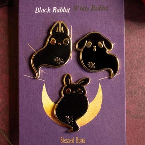 Boo Buns Schwarzer Hart Emaille Pin - Kaninchen Geister Halloween Hase Geist Geist Samhain Goth Anstecknadel