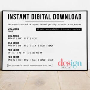 Puede incluir: Una imagen en blanco y negro de un p&oacute;ster enmarcado con el texto "INSTANT DIGITAL DOWNLOAD" e informaci&oacute;n sobre los diferentes tama&ntilde;os de impresiones digitales disponibles para su compra. El texto tambi&eacute;n incluye la frase "All prints are available in 5 size upon purchase".