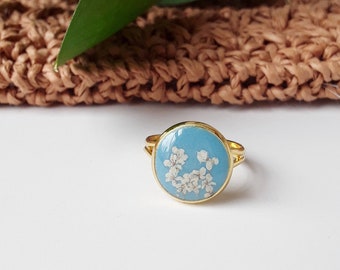 BABY BLUE vrai bijoux de fleurs, bague en résine, fleur séchée, anneau réglable, dentelle ann reine, bande faite à la main, charme de main, accessoire de main d’été