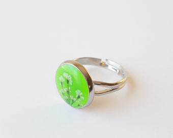 Bright green ring, real flower jewelry, resin ring, dried flower, adjustable ring, lime, summer vibes, hand charm, hand candy accessory