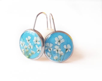 Sky Blue tiny flower earring, botanical jewelry, real flower, dried floral drop earring, dangle style, spring style country charm earring