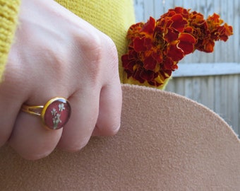 Floral fashion ring for whimsical women, handmade flower ring, jewelry for nature lover, holiday gift, stackable ring, pressed flower gift