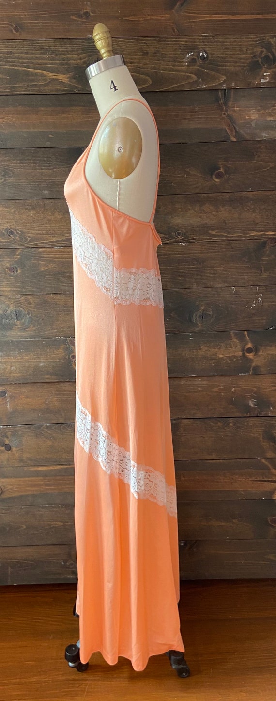 Vintage 70’s peach maxi gown / long nylon nightgown /… Gem
