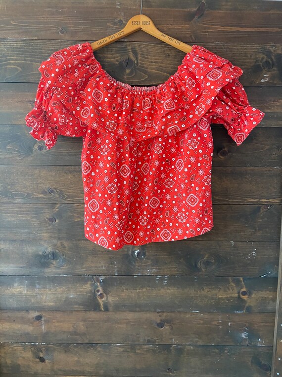 Vintage 80’s bandanna print top / red off the sho… - image 7